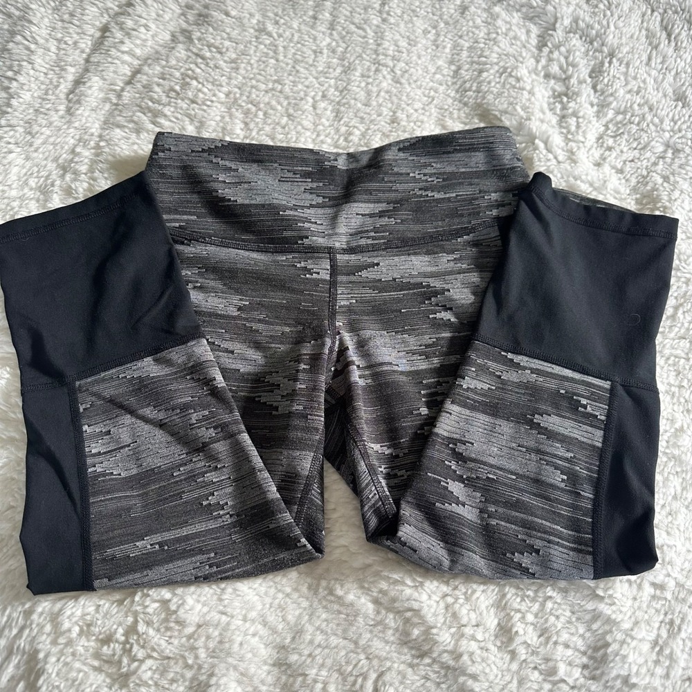 Brooks Running Crop Leggings Womens Small Gray Black Geometric‎ Print Athletic